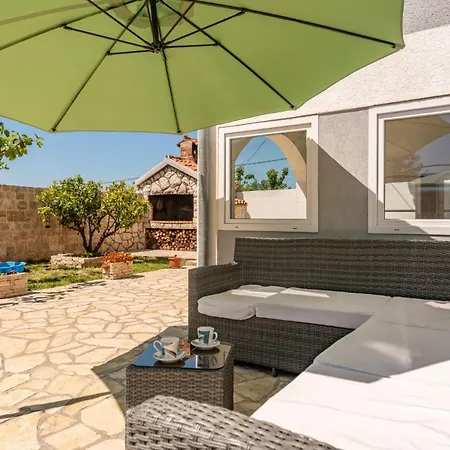 Villa Ariane With Pool *