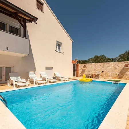 Ariane With Pool Villa Policnik