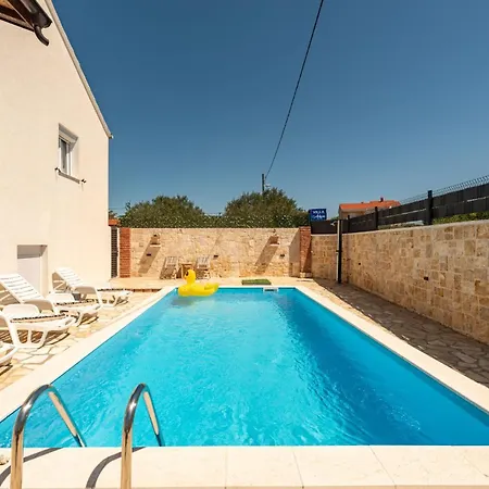 Villa Ariane With Pool