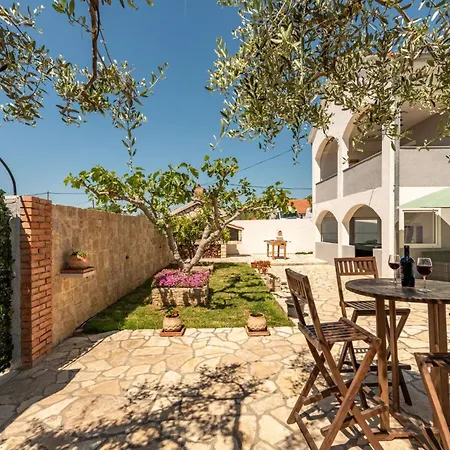 Villa Ariane With Pool