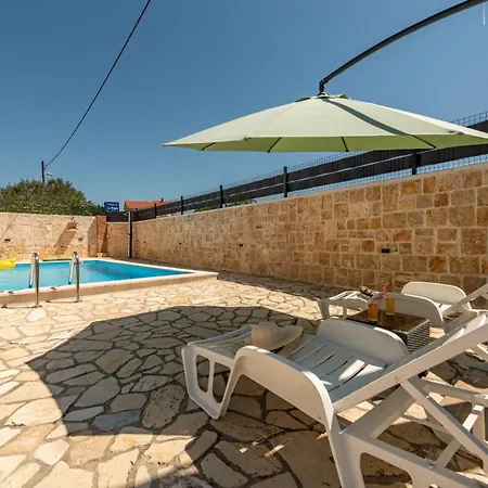 Villa Ariane With Pool Policnik