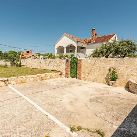 Ariane With Pool Villa